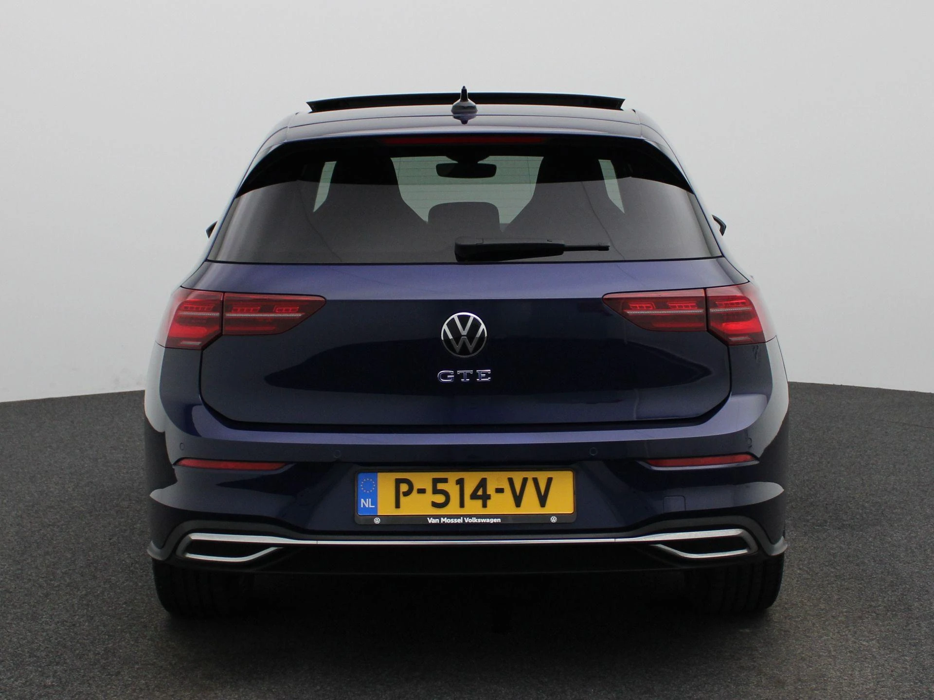 Volkswagen-Golf-image-4