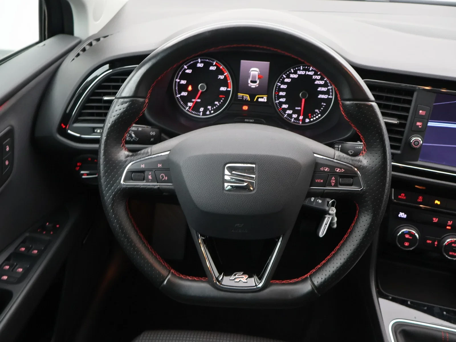SEAT Leon ST Leon ST 1.4TSI FR 125PK *TREKHAAK*BLTH*APP-CONNECT*PDC ACHTER*NAVI*...*