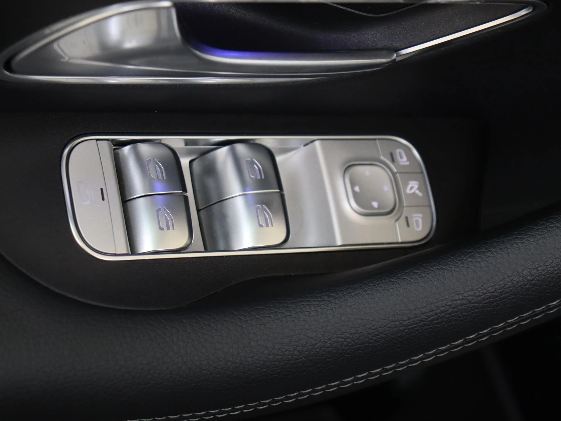 Mercedes-Benz-GLE-image-32