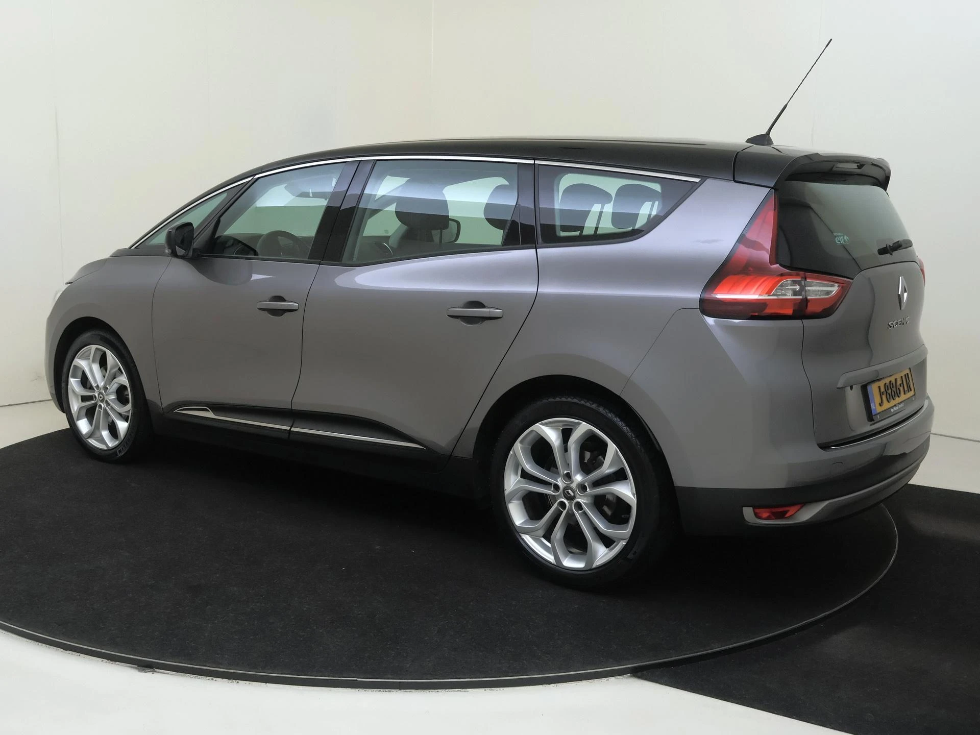 Renault-Grand Scénic-image-2