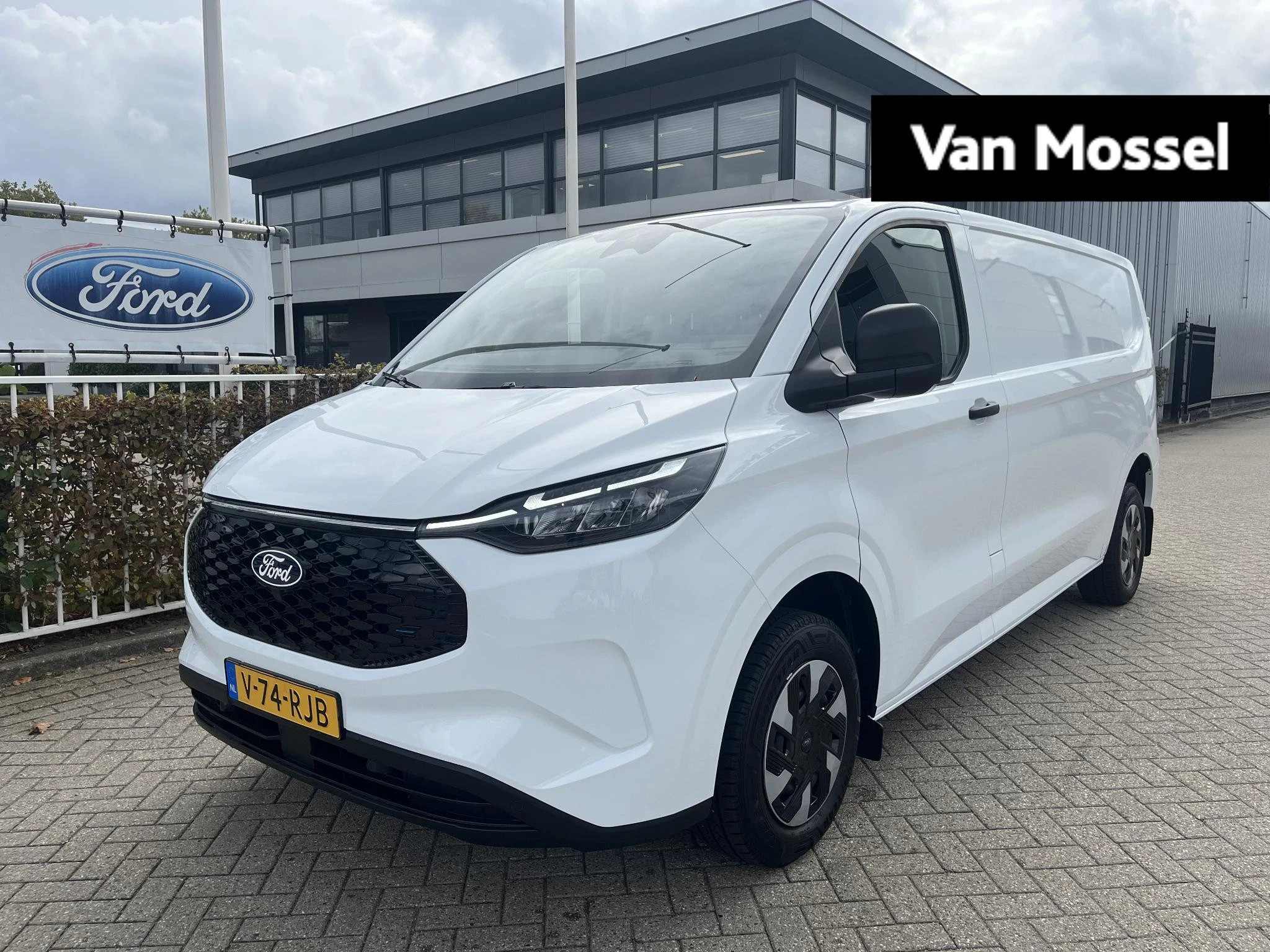 Ford-E-Transit-image-0