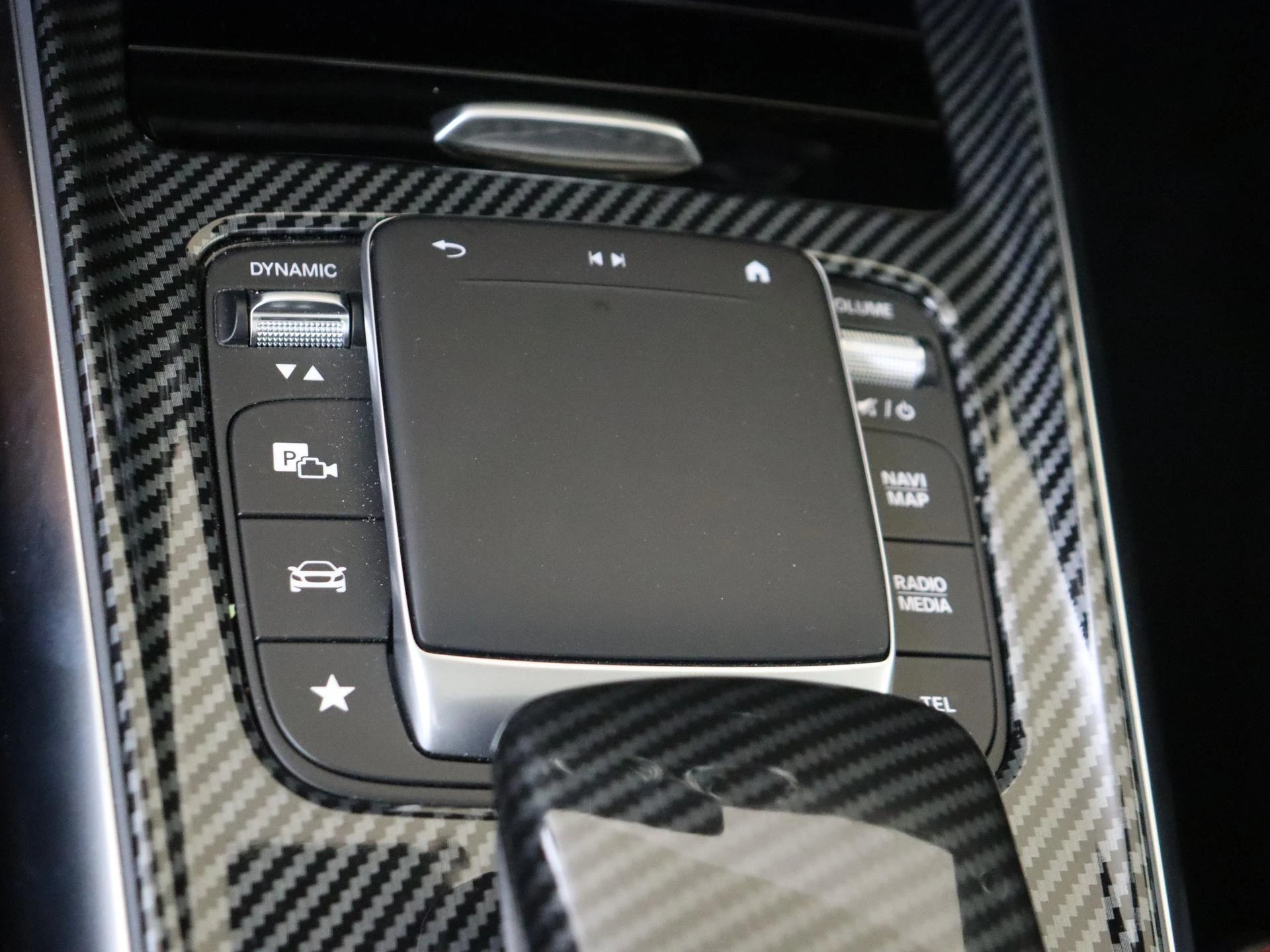 Mercedes-Benz-GLA-image-20