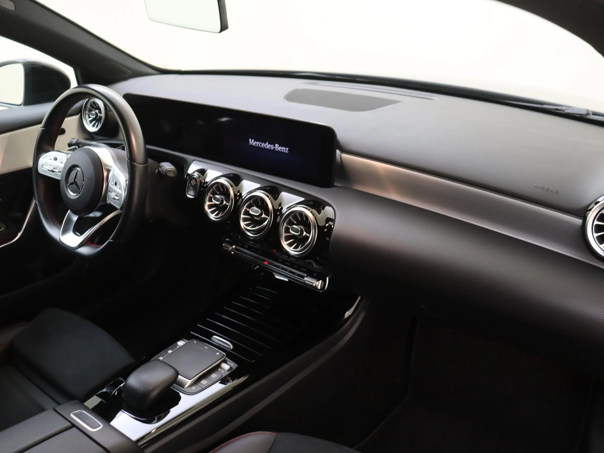 Mercedes-Benz-A-Klasse-image-4