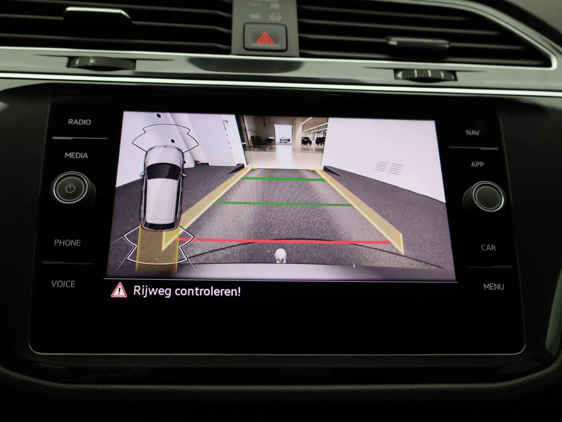 Volkswagen-Tiguan-image-30