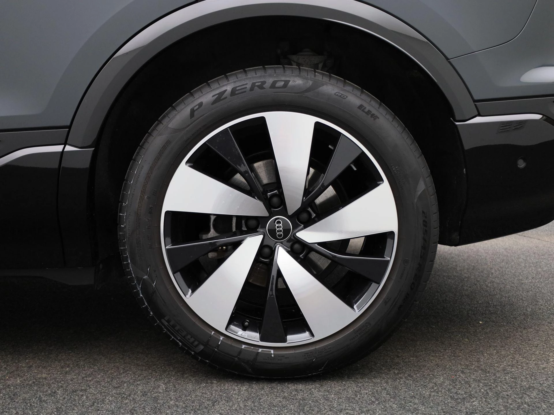 Audi-Q6 e-tron-image-12