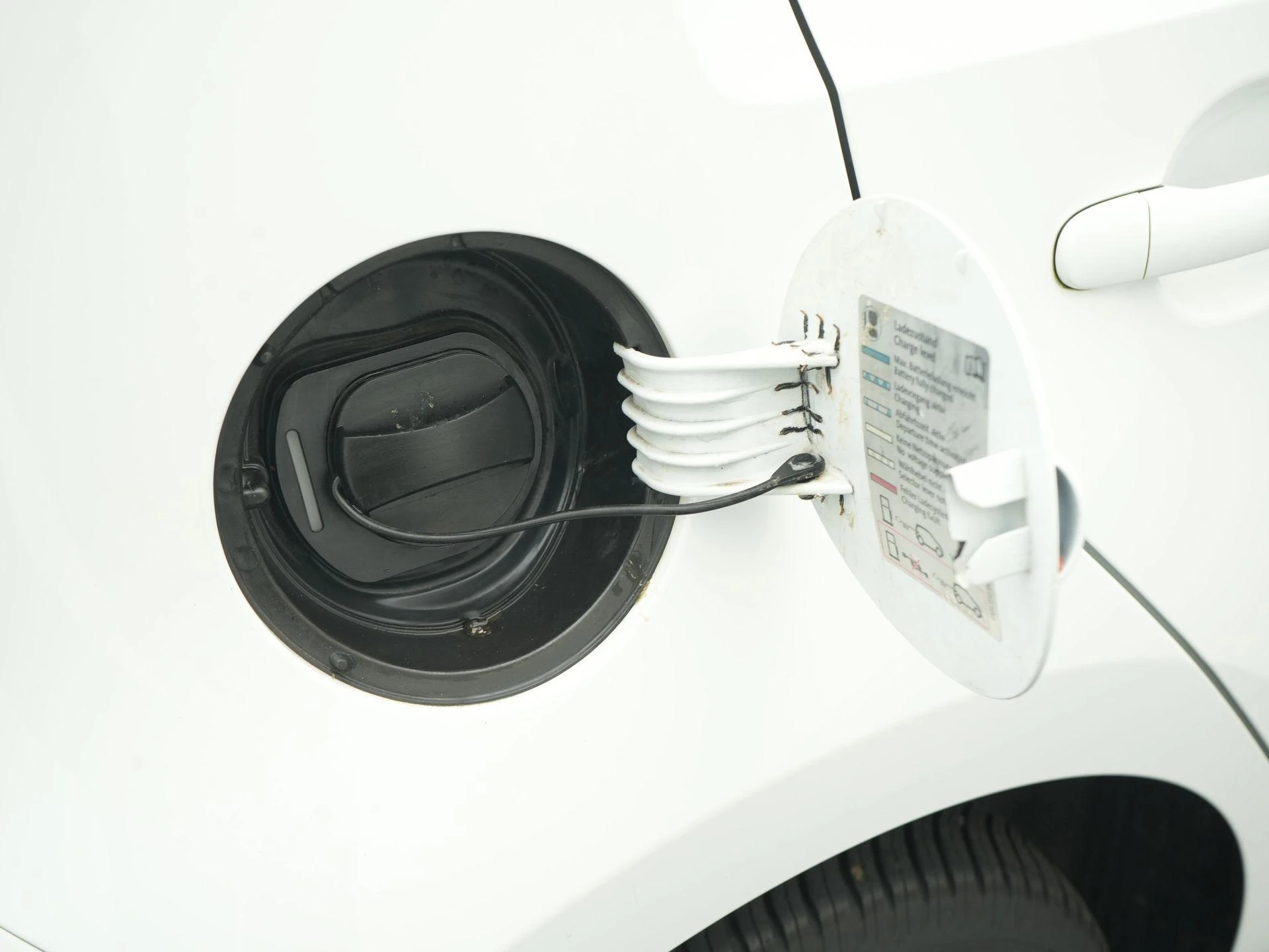 Volkswagen-e-up!-image-25