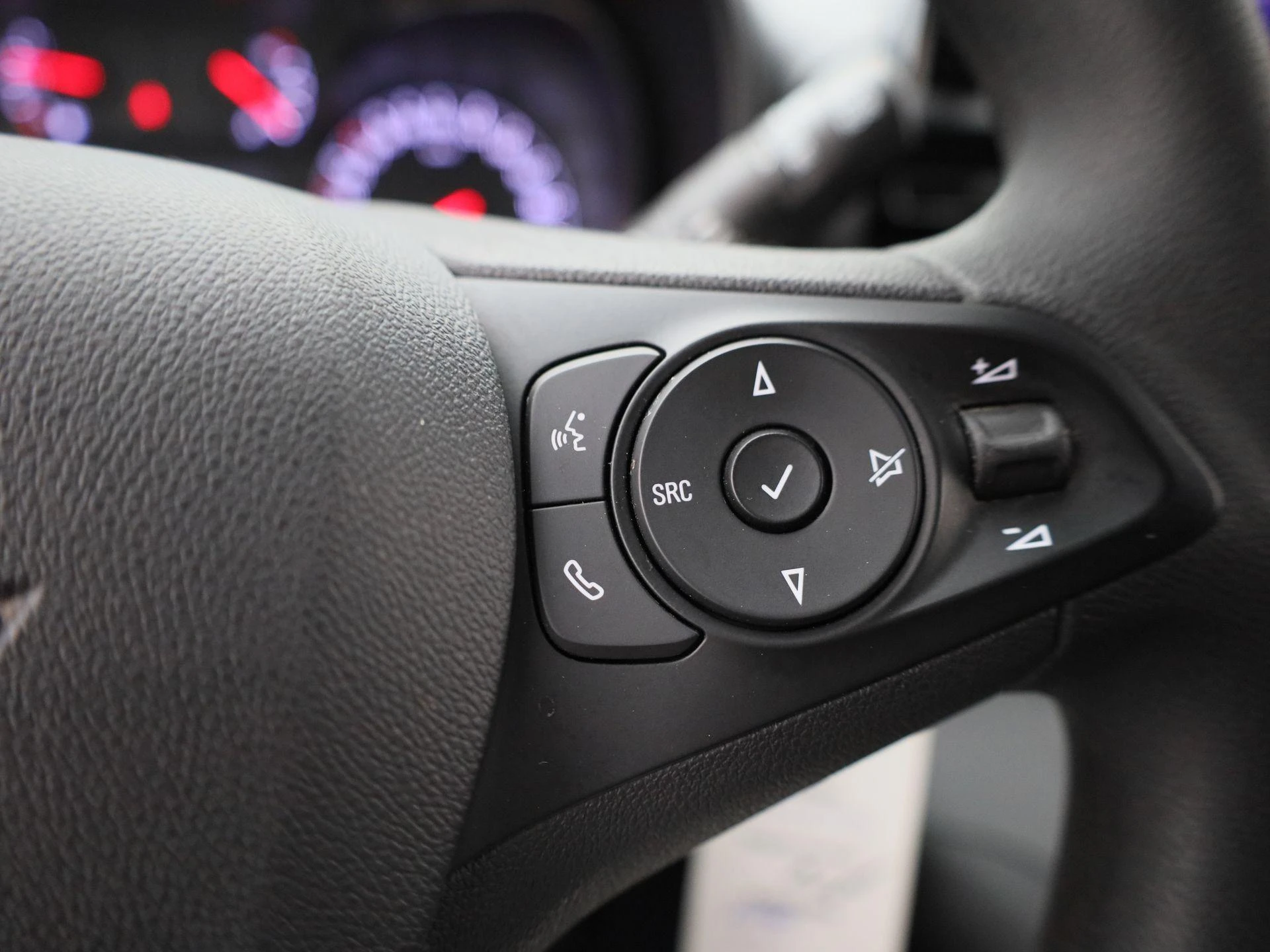 Opel-Combo Life-image-18