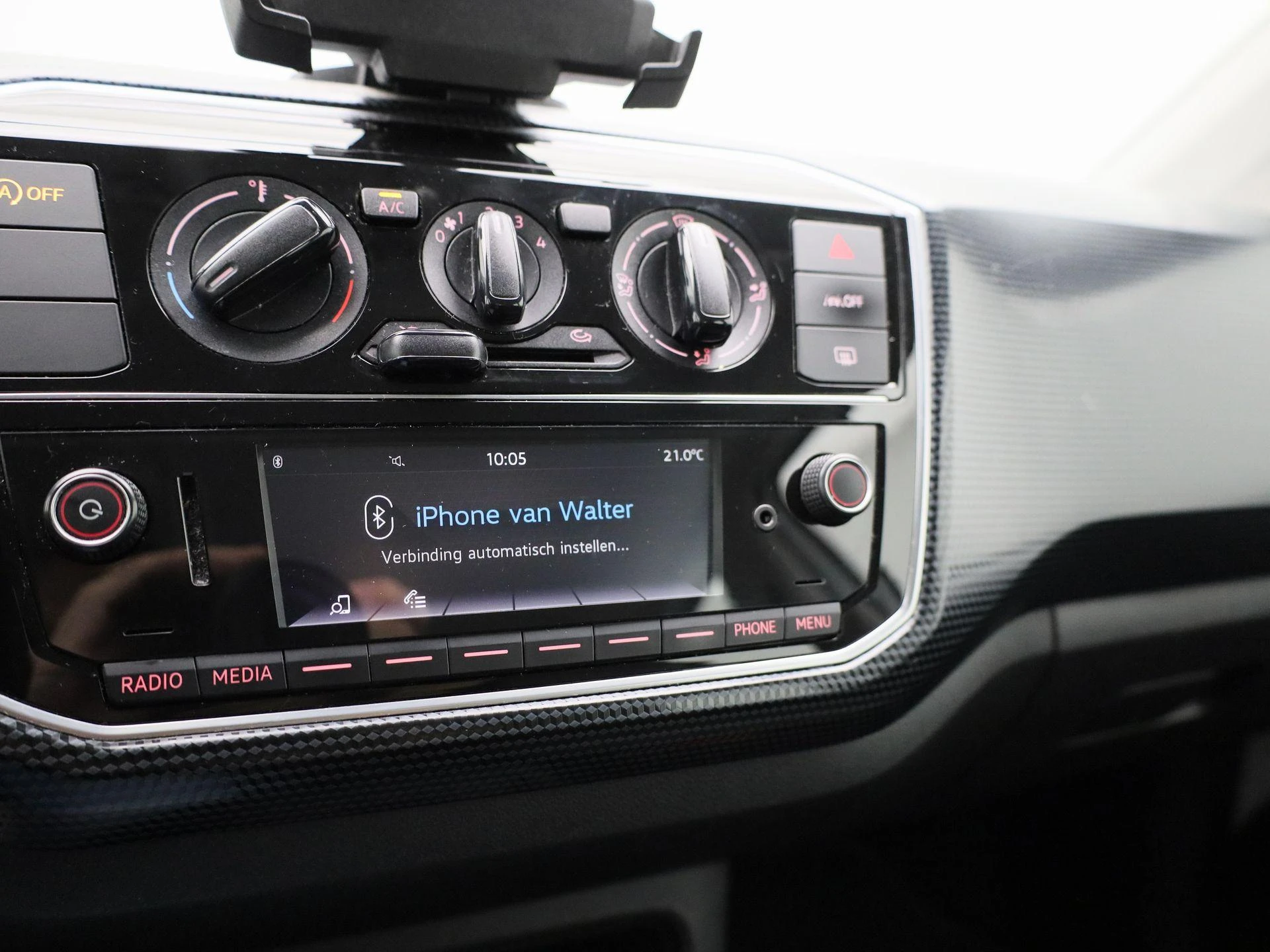 Volkswagen-up!-image-17