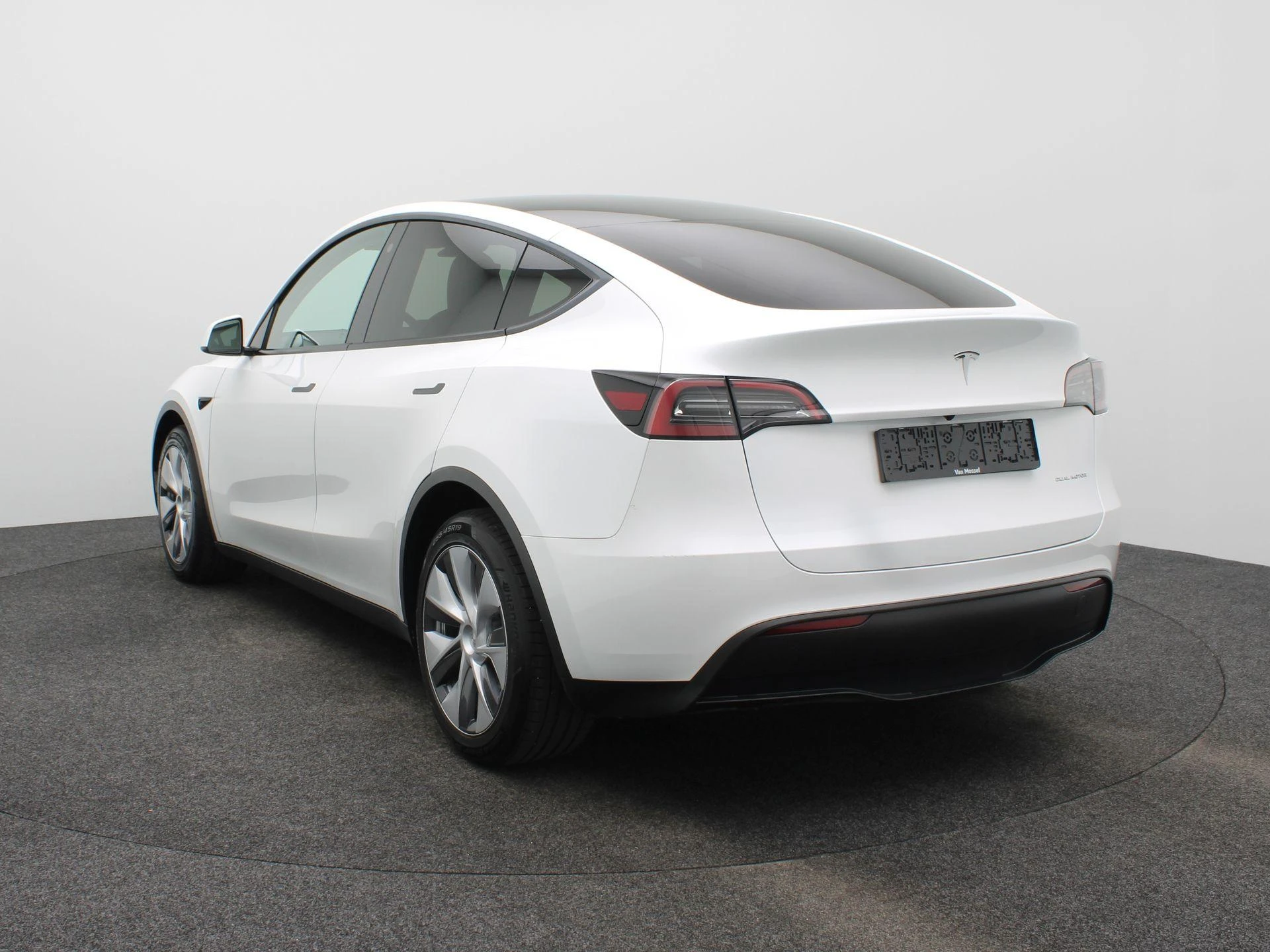 Tesla-Model Y-image-1