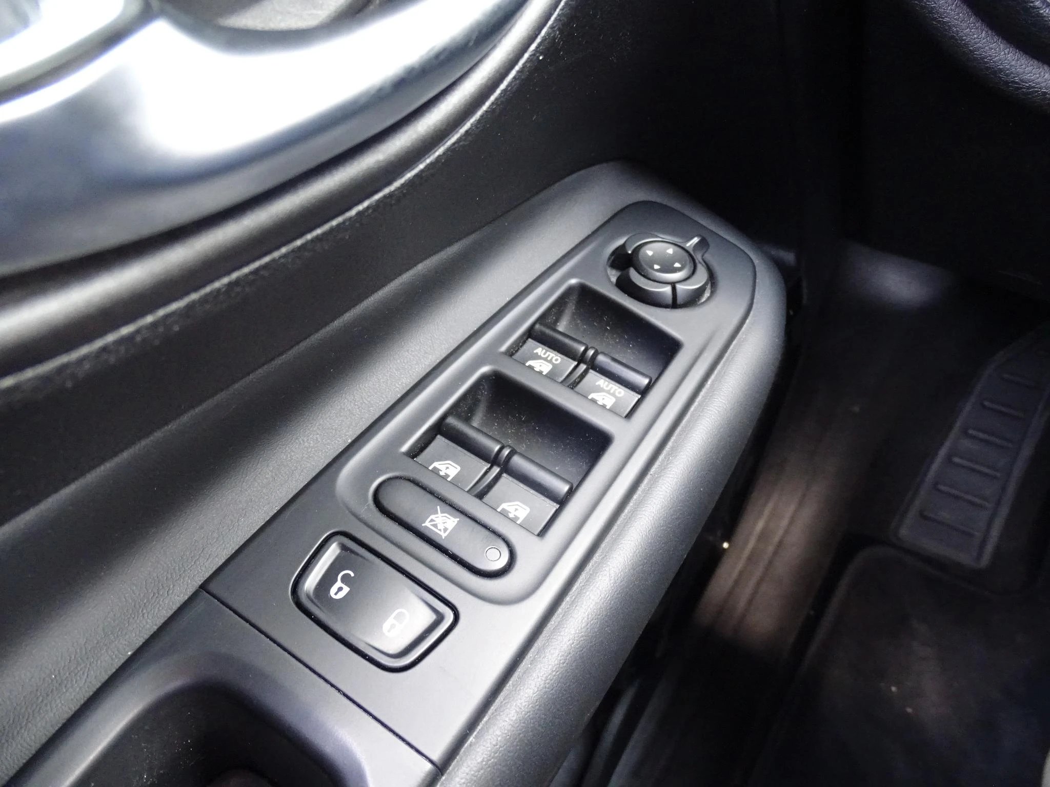 Jeep-Renegade-image-23