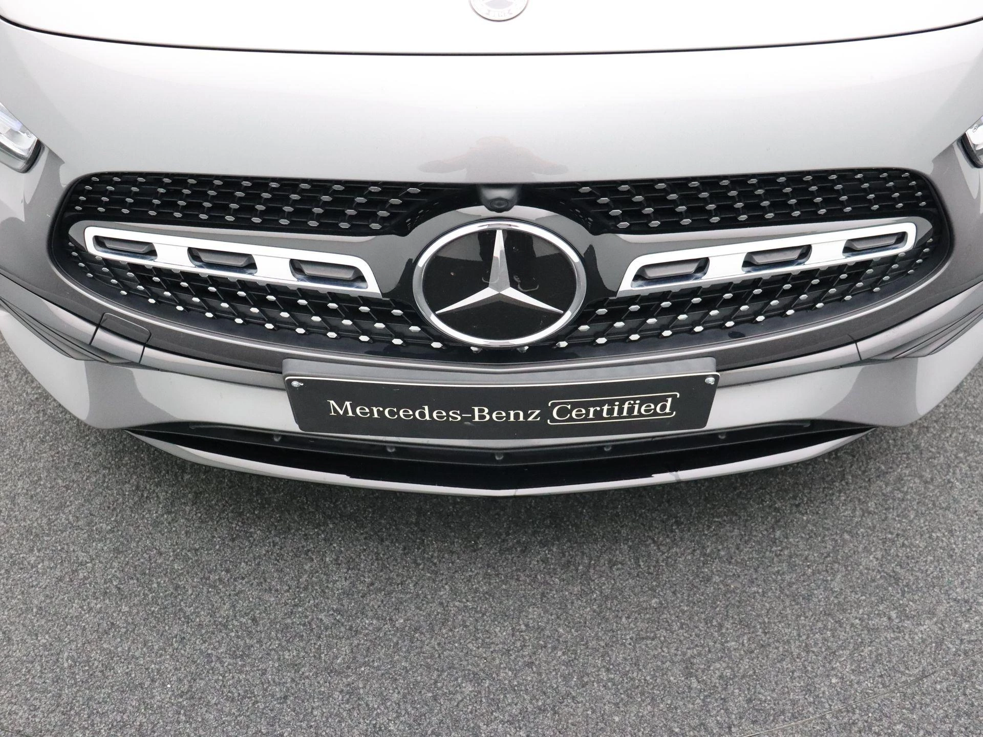 Mercedes-Benz GLA 180 AMG LINE + MULTIBEAM LED + CARPLAY + DISTRONIC PLUS +