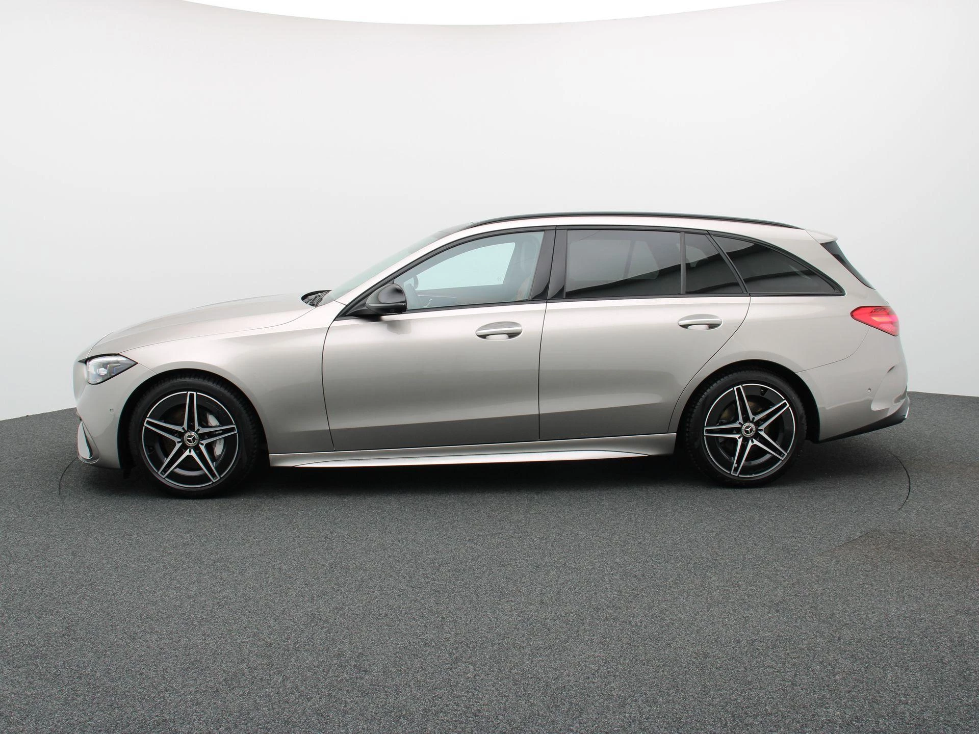 Mercedes-Benz C-Klasse 200 d AMG Line Estate + LEDER TWO TONE + PANO DAK + DIGITAL LIGHT +