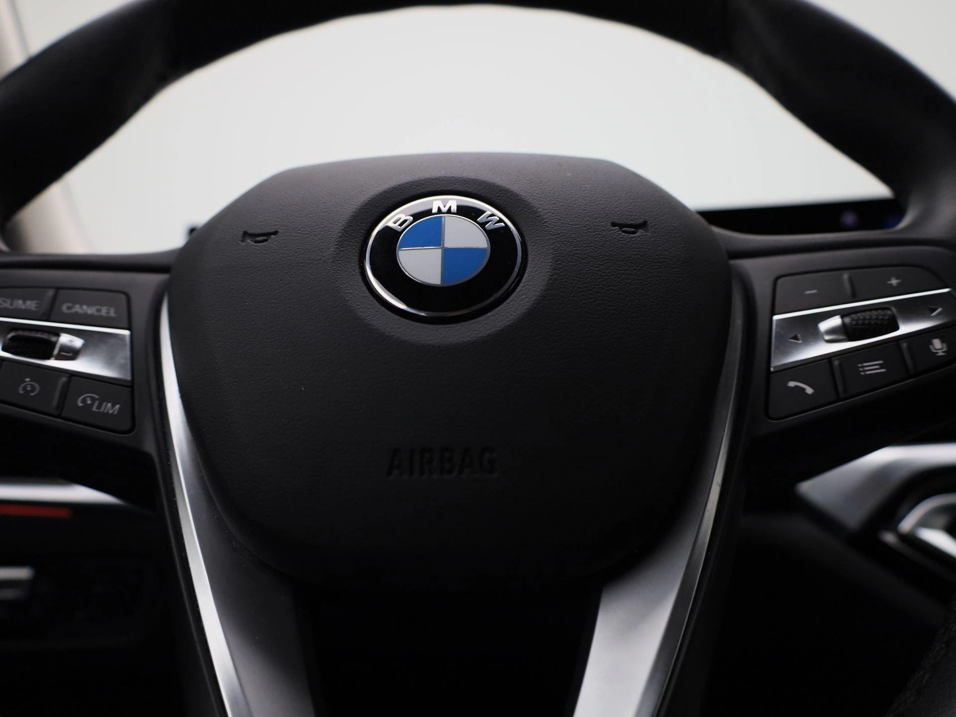 BMW-Série 3-image-29