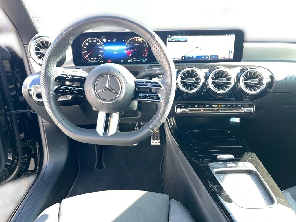 Mercedes-Benz-CLA 200-image-10