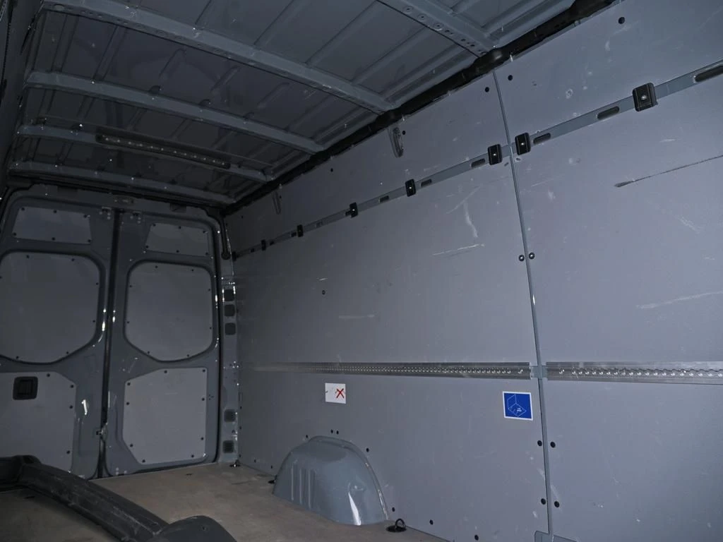 Mercedes-Benz-Sprinter 317-image-11