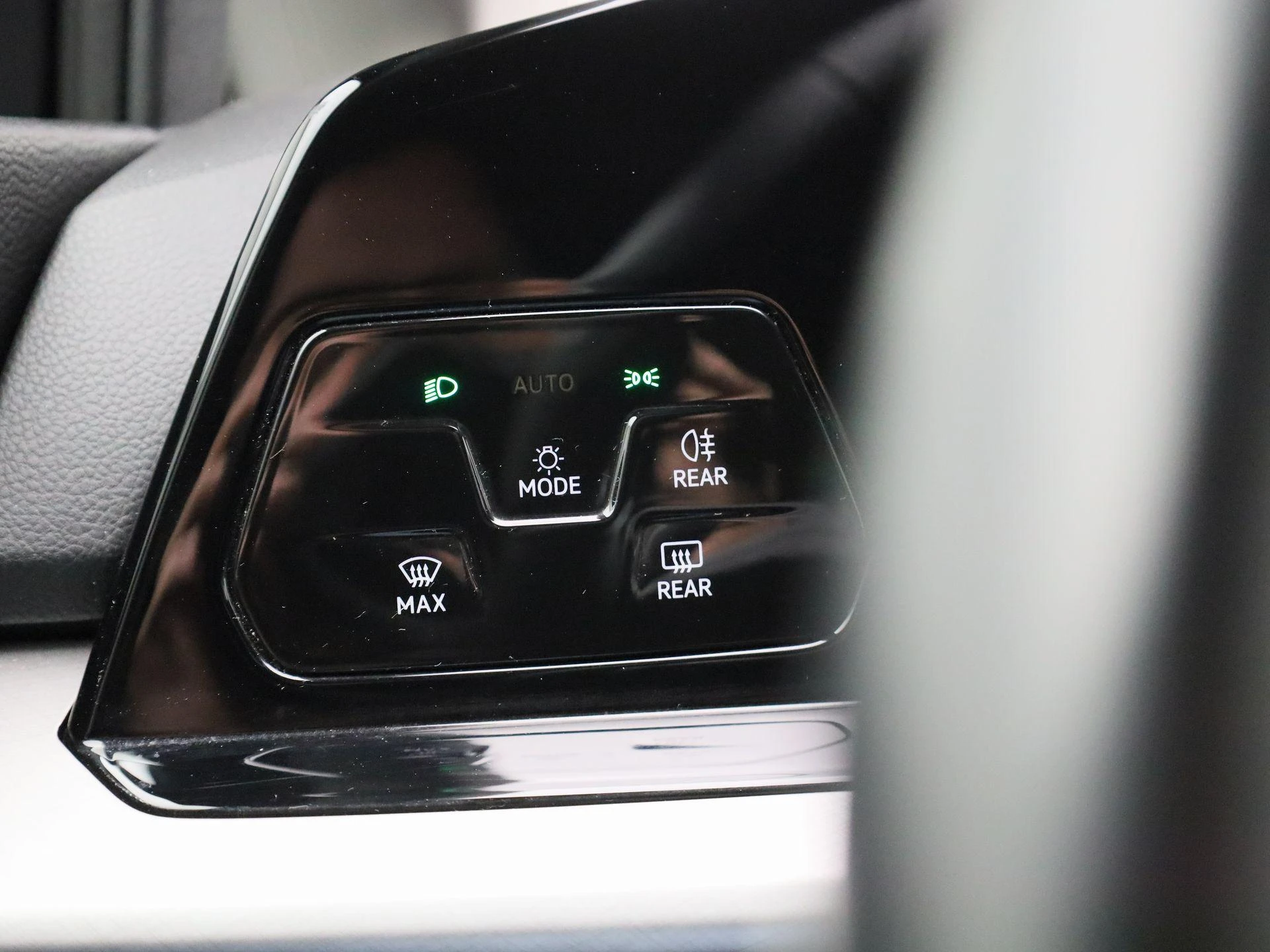 Volkswagen-Golf-image-21