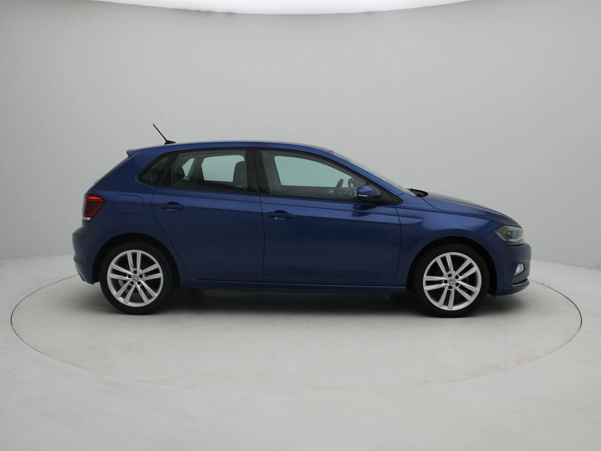 Volkswagen-Polo-image-5