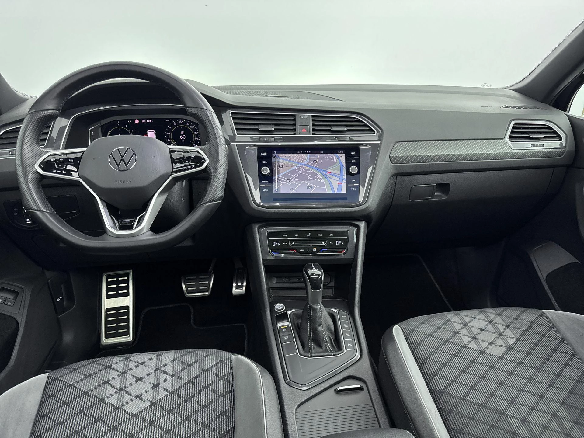Volkswagen-Tiguan-image-16