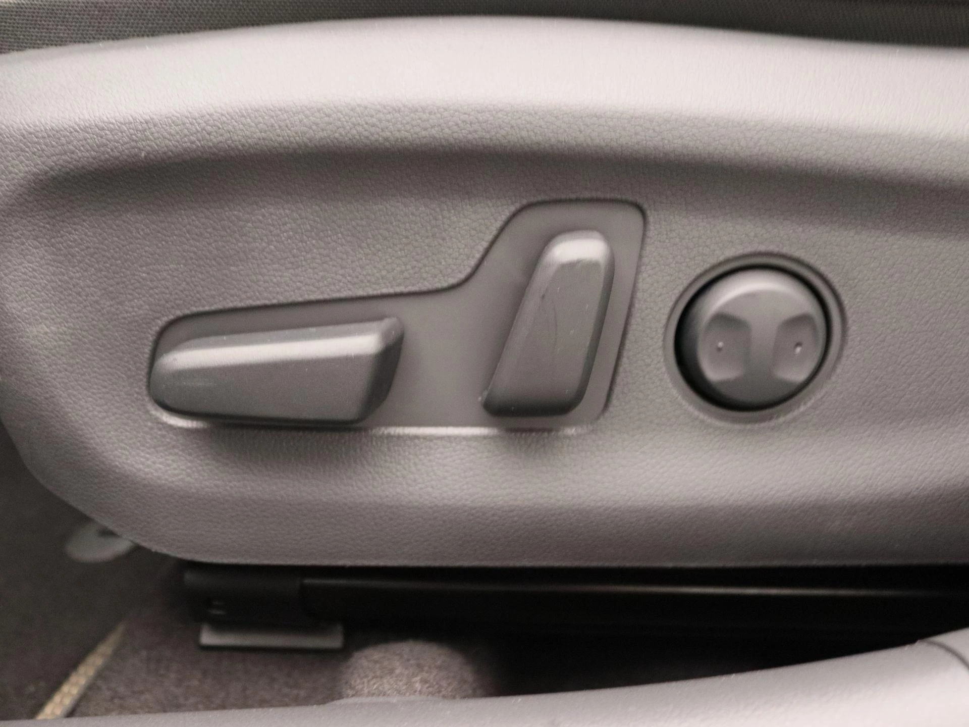 Hyundai-IONIQ-image-14