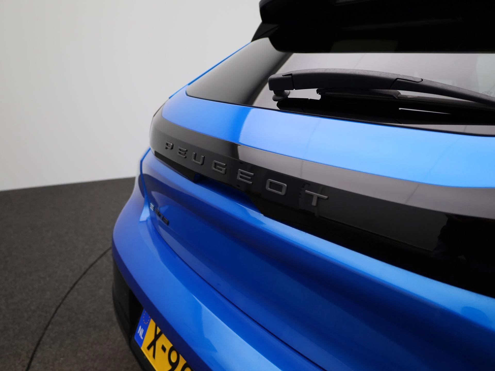 Peugeot-e-208-image-35