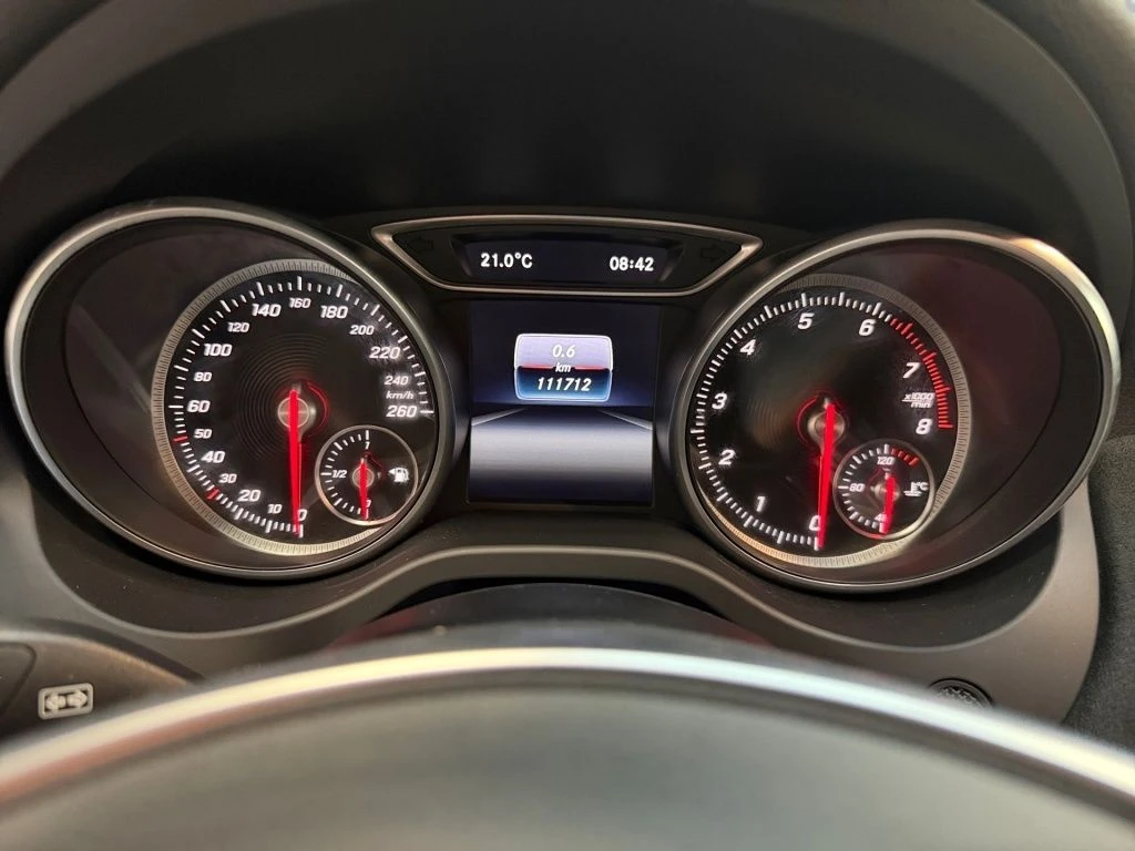 Mercedes-Benz-CLA 180-image-5