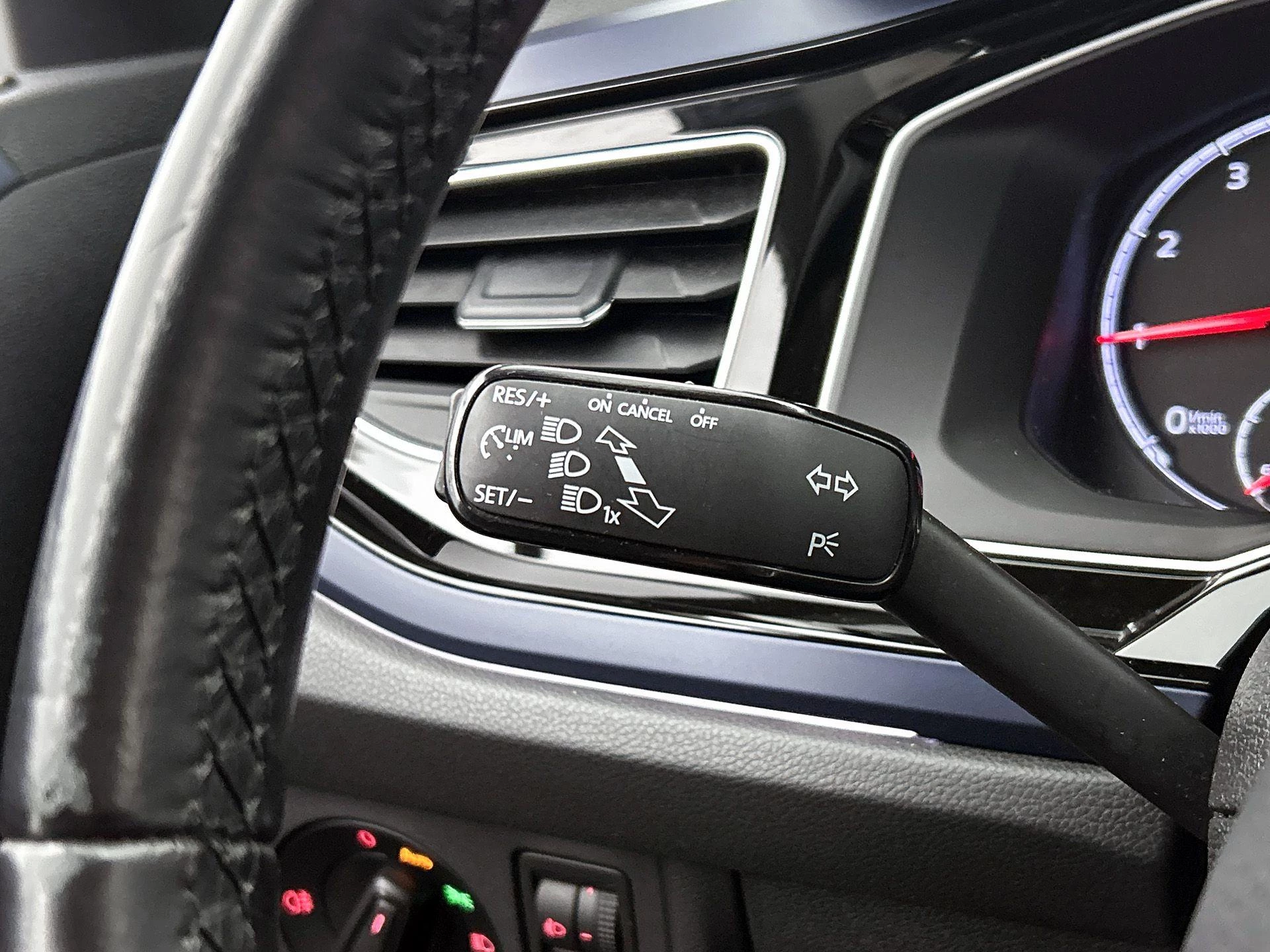 Volkswagen-Polo-image-5