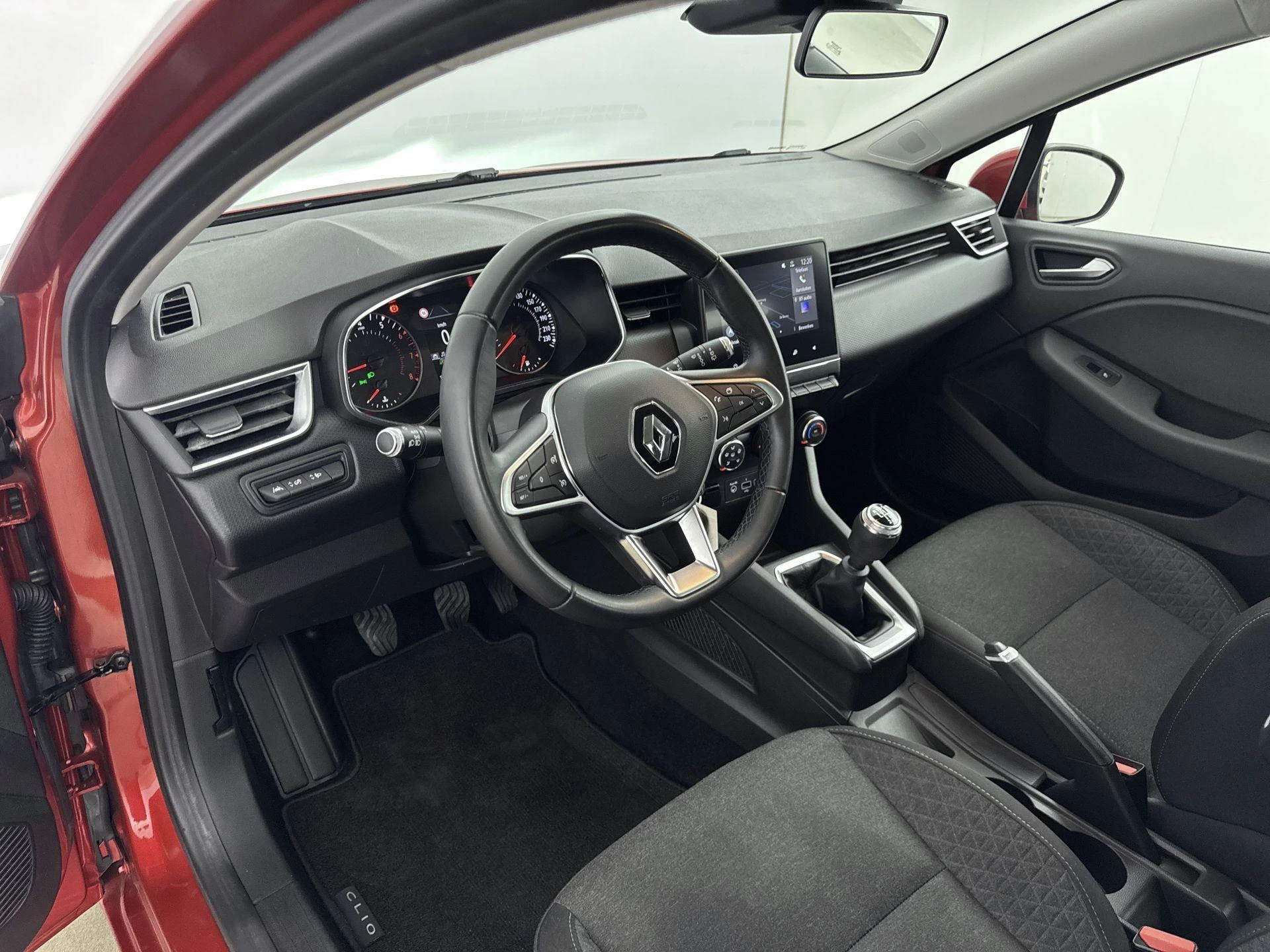 Renault-Clio-image-8