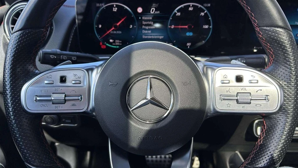 Mercedes-Benz-EQB-image-15