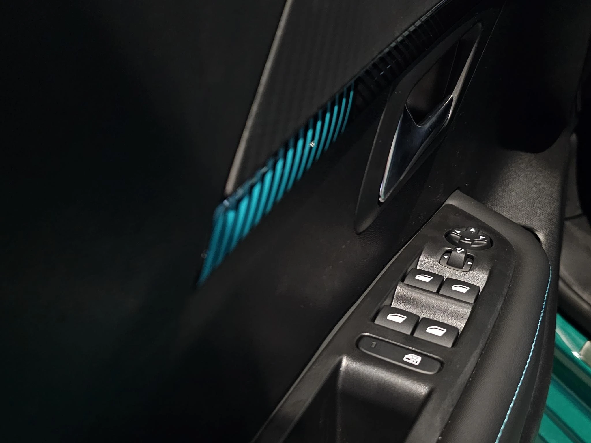 Peugeot-208-image-12