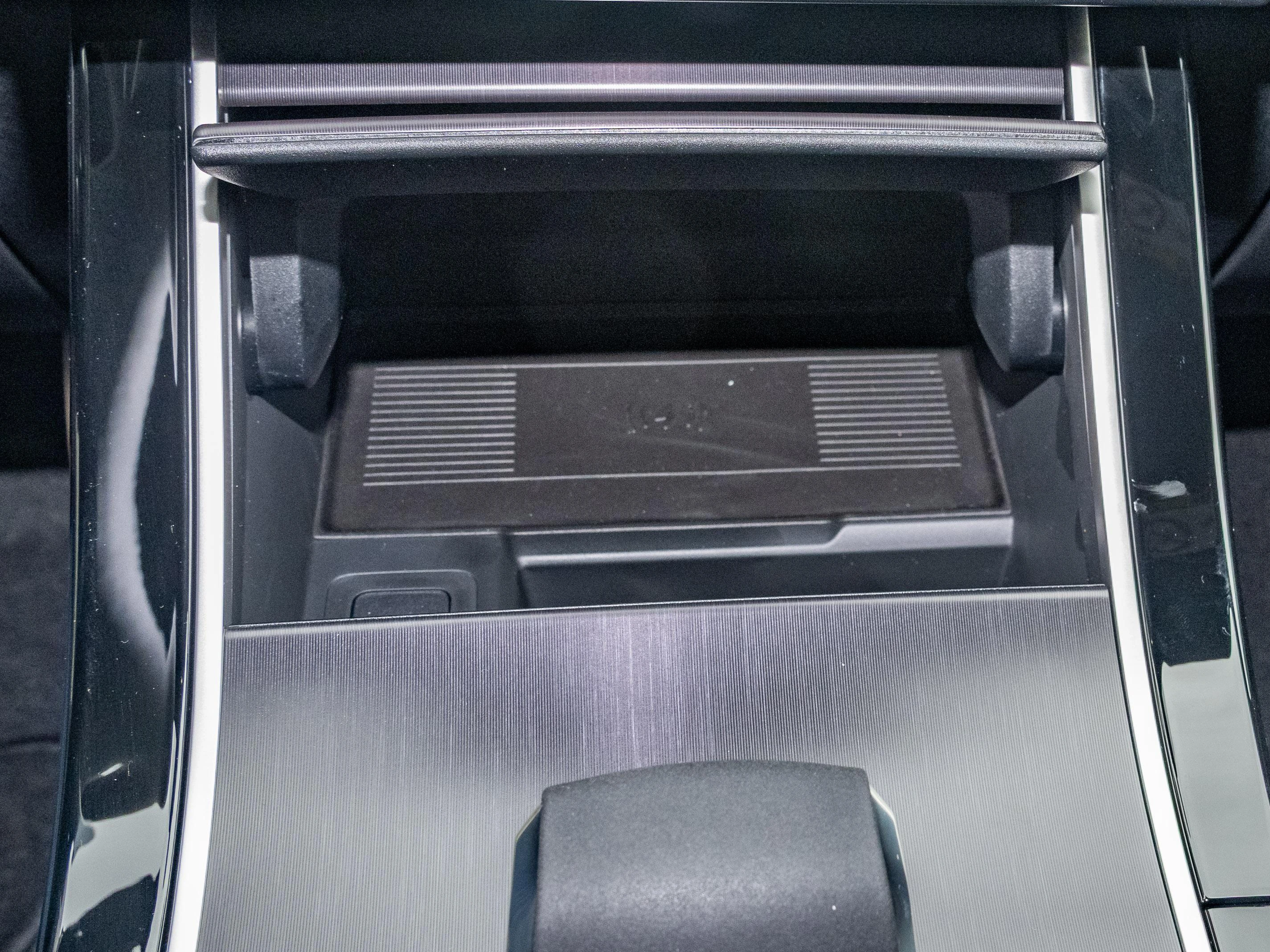 Land Rover-Range Rover Velar-image-12