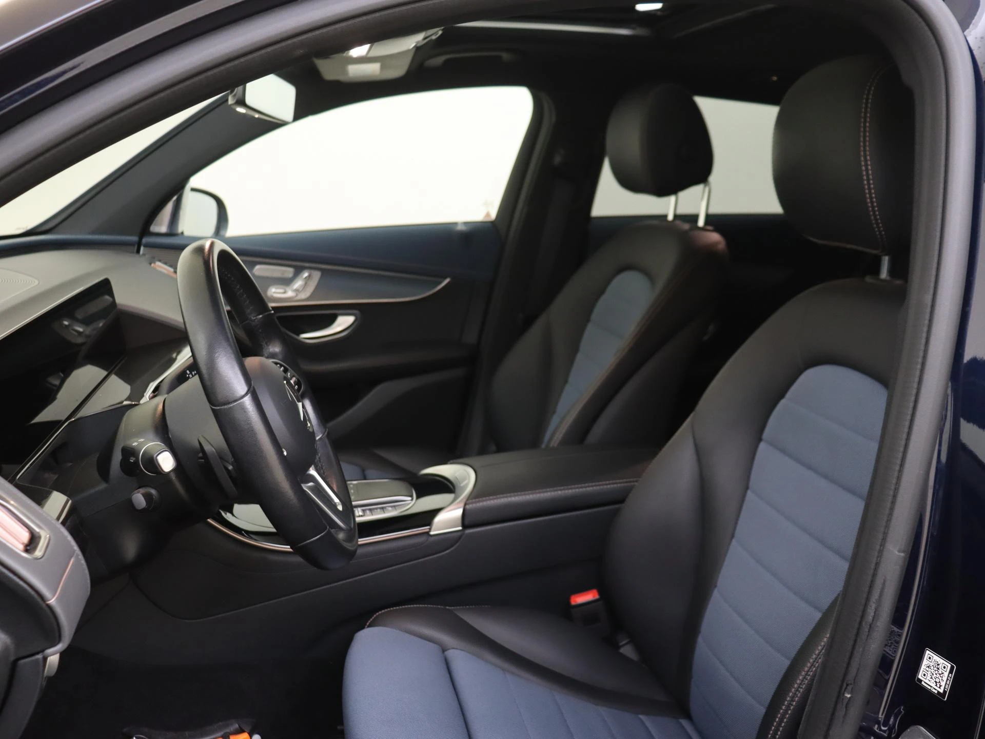 Mercedes-Benz-EQC-image-14