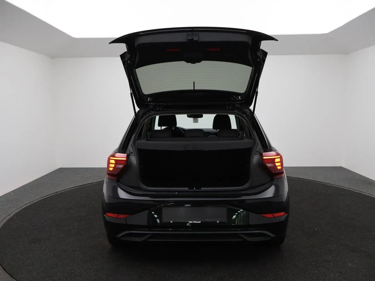 Volkswagen-Polo-image-25