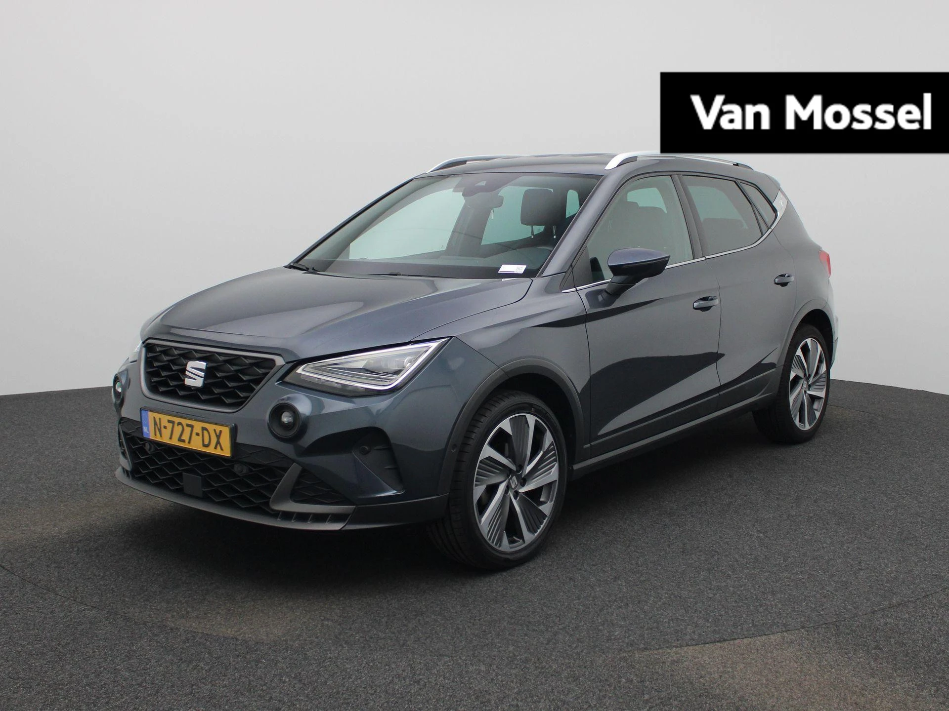 SEAT-Arona-image-0