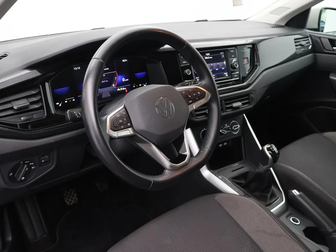 Volkswagen-Polo-image-15