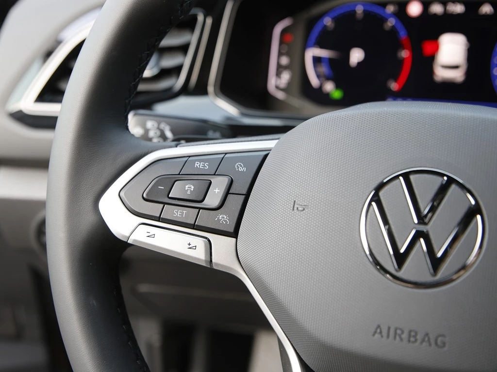 Volkswagen T-Roc 2.0 TDI DSG Style AHK, RFK, Pano