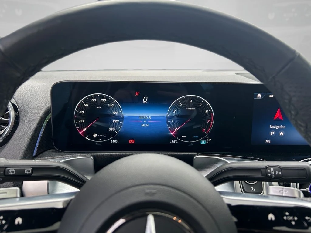 Mercedes-Benz-GLB 200-image-5