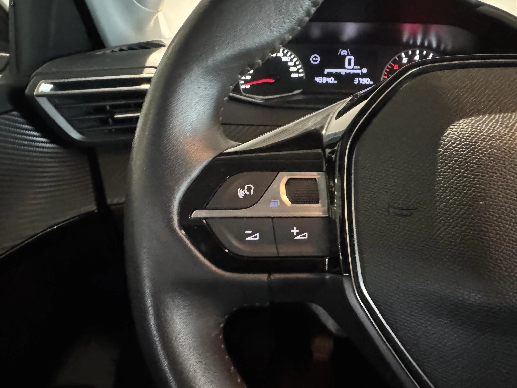 Peugeot-208-image-10