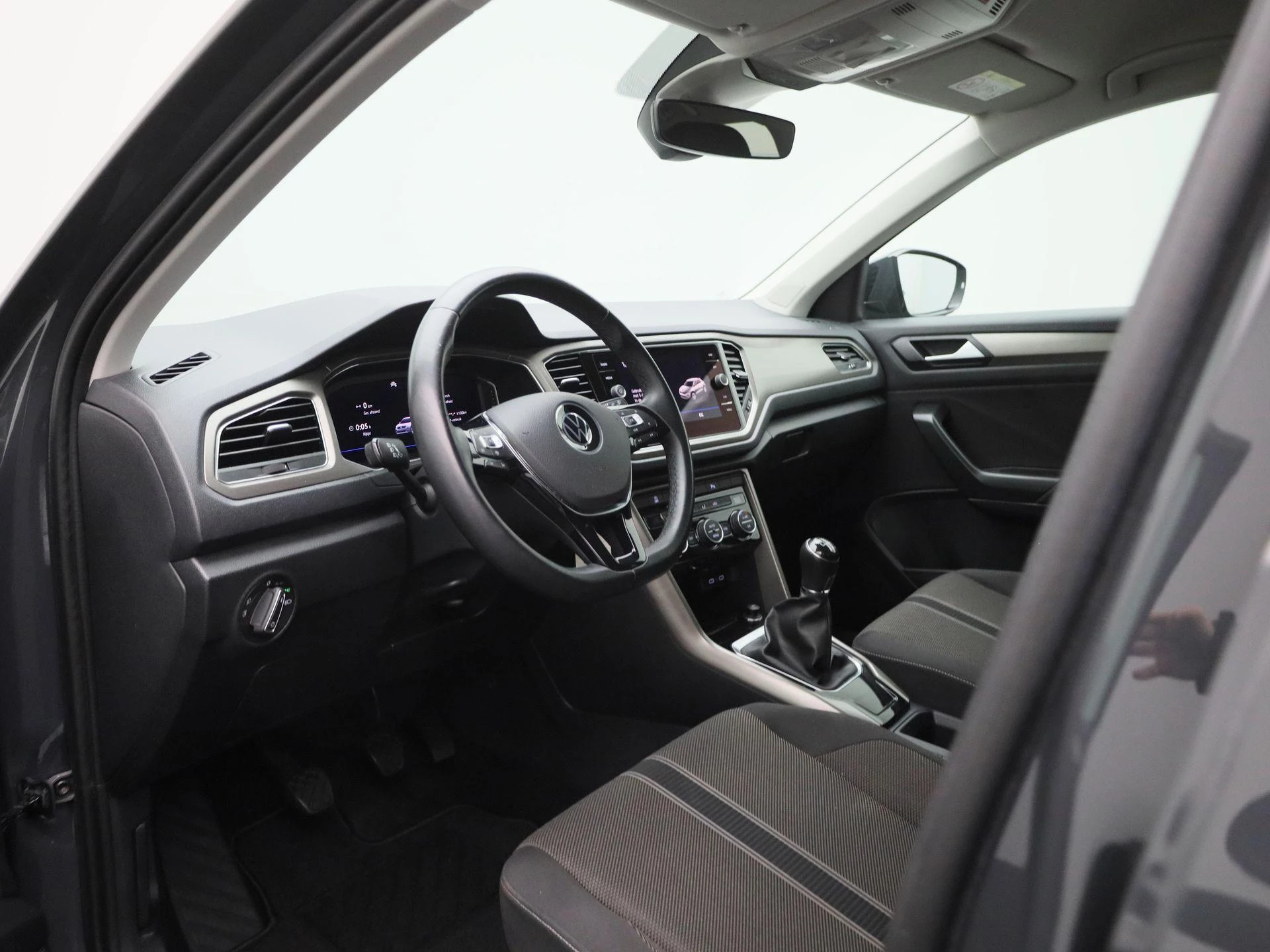 Volkswagen-T-Roc-image-26