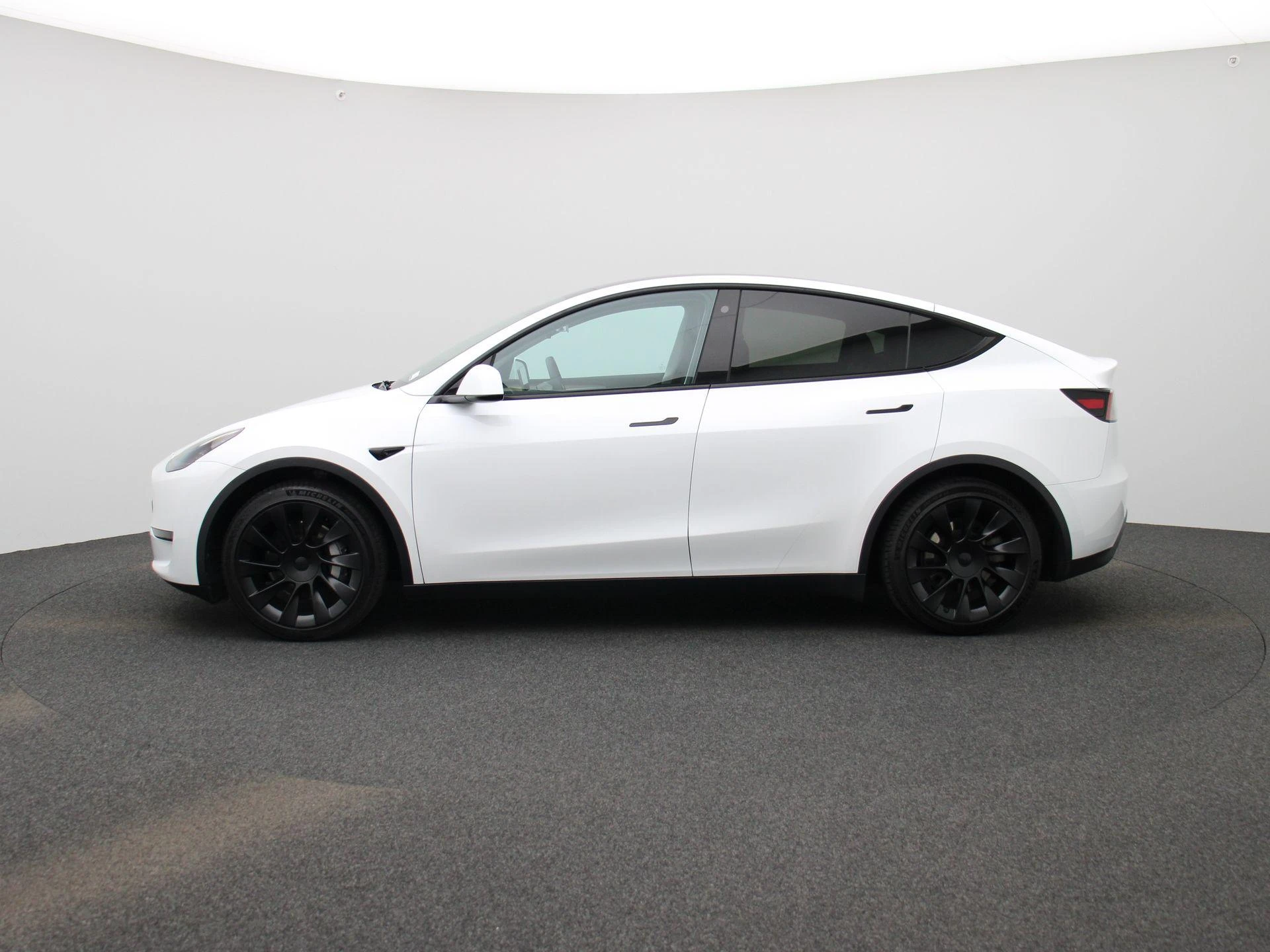 Tesla-Model Y-image-3