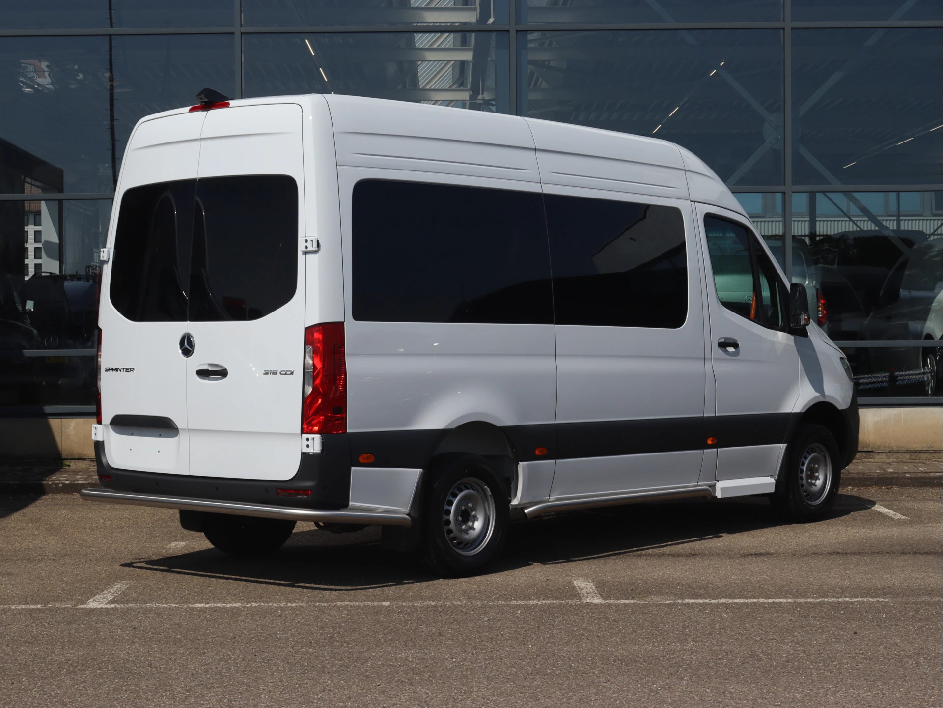 Mercedes-Benz-Sprinter-image-1