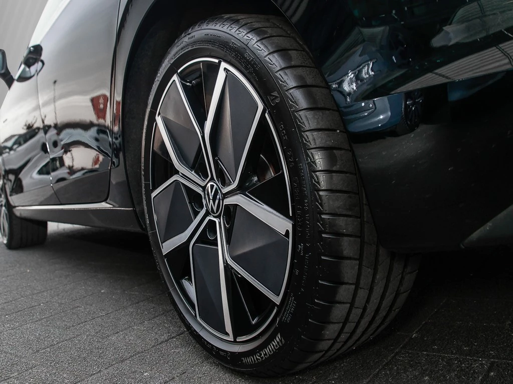 Volkswagen Golf VIII 1.5 eTSI DSG Style AHK/Navi/RFK
