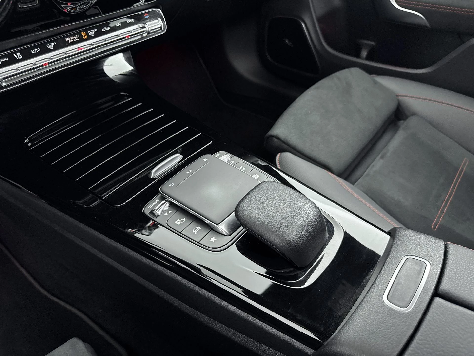 Mercedes-Benz-CLA-image-14