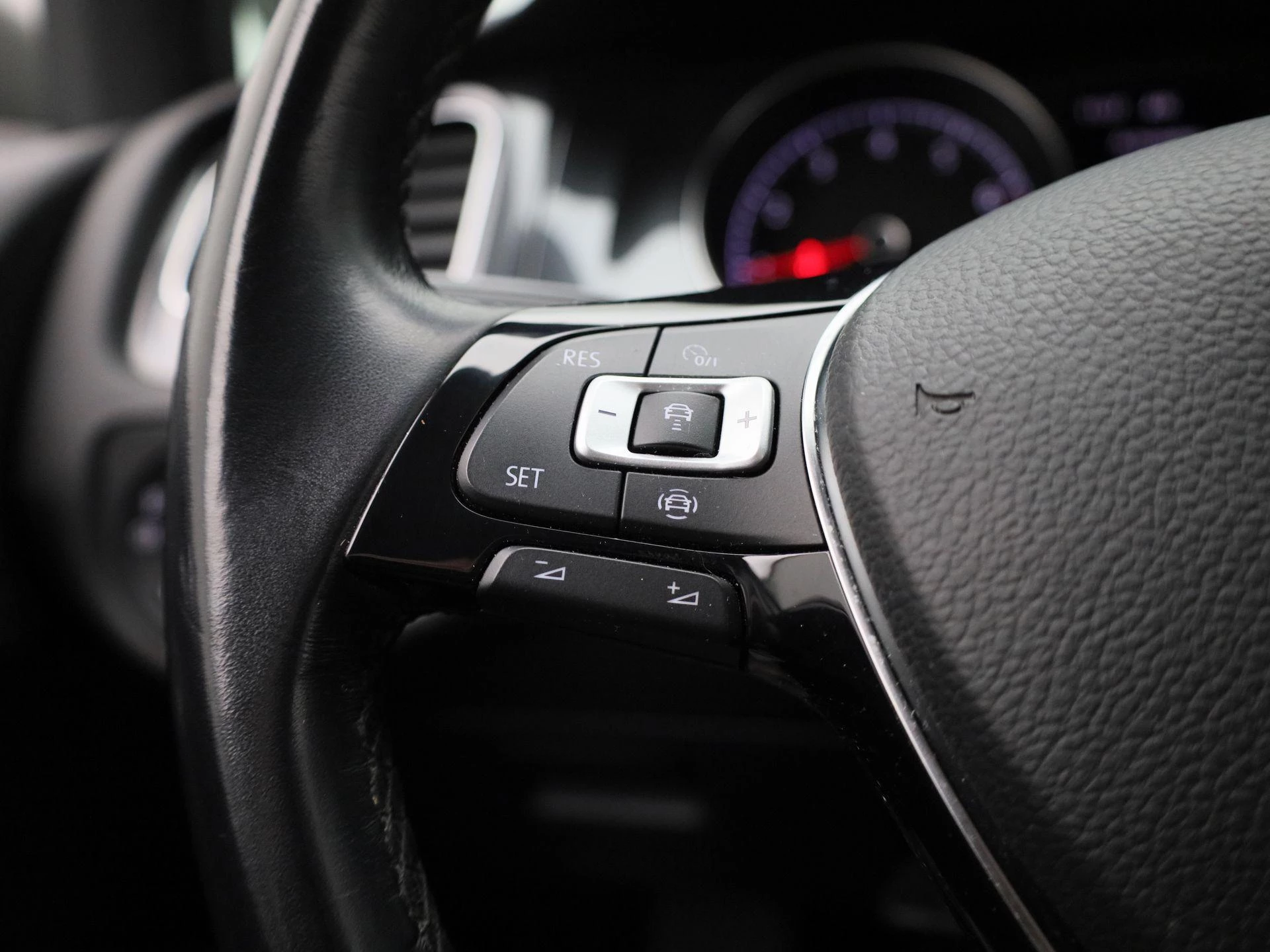 Volkswagen-Golf-image-16