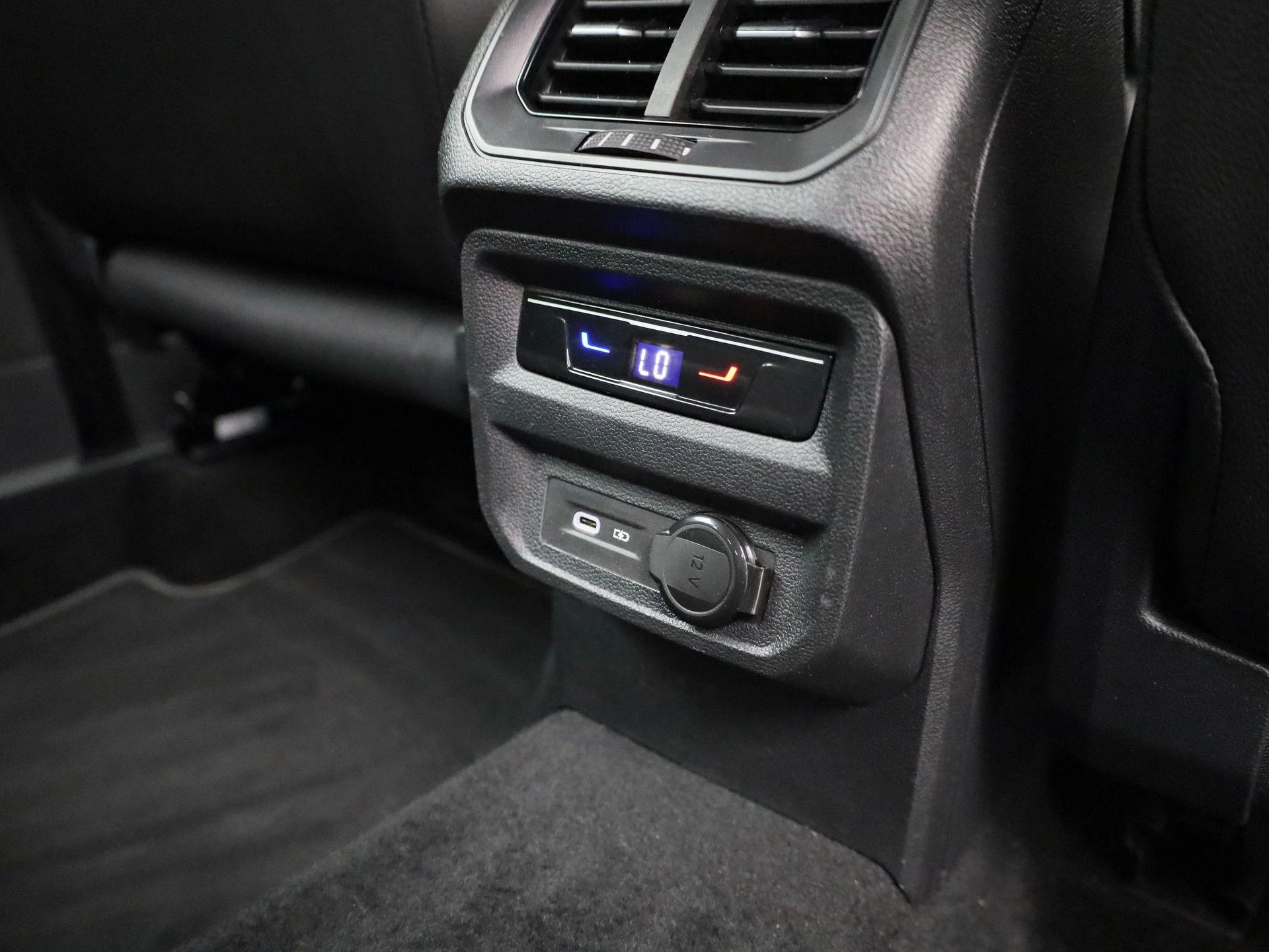 Volkswagen-Tiguan-image-43