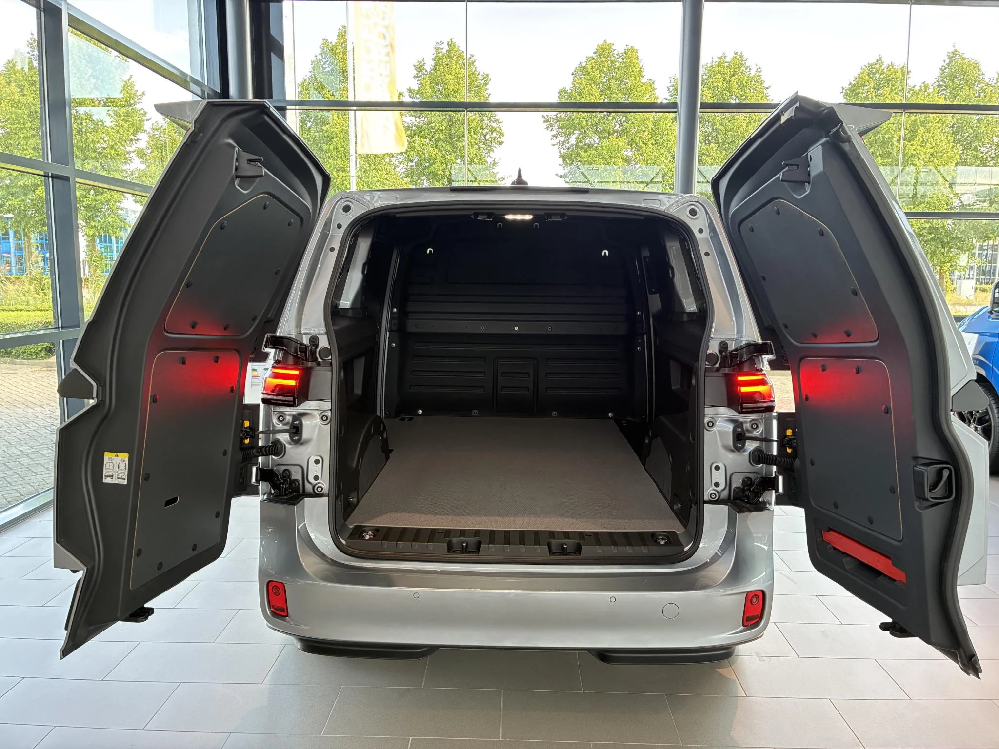 Volkswagen-ID. Buzz Cargo-image-5