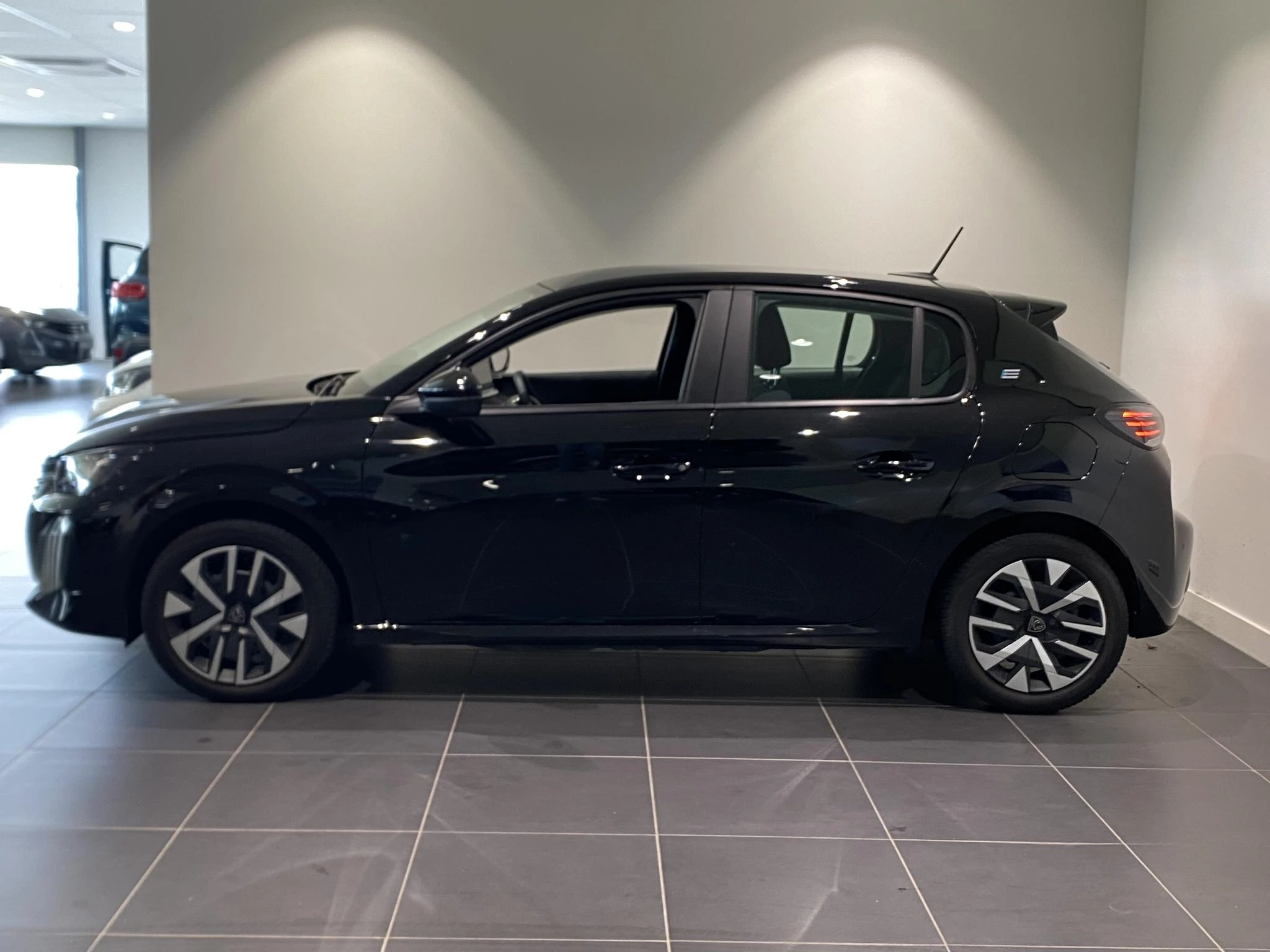 Peugeot-e-208-image-3