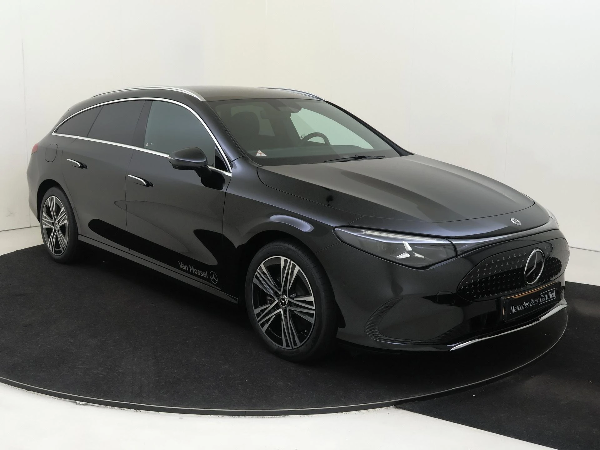 Mercedes-Benz-CLA-image-1