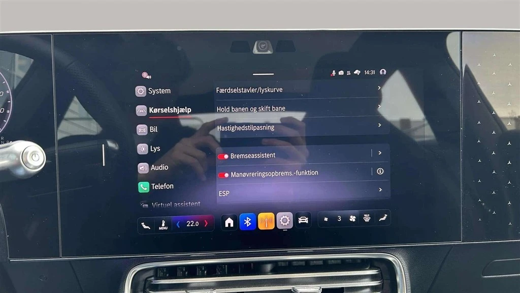Mercedes-Benz-CLA-image-15