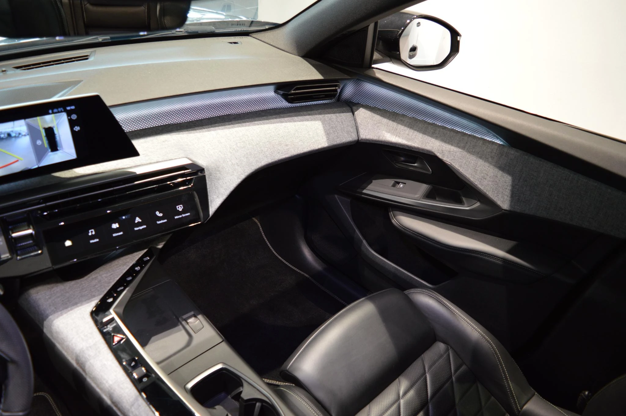 Peugeot-e-5008-image-12