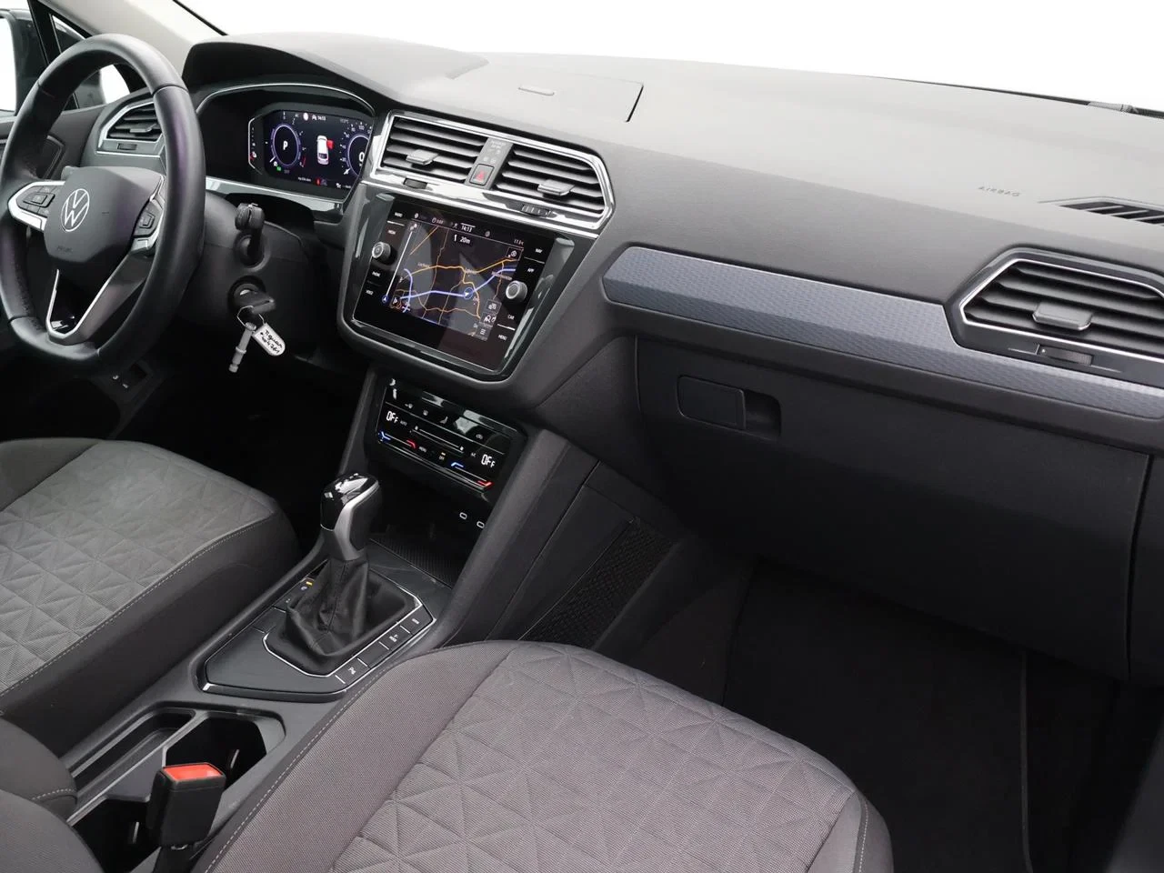 Volkswagen-Tiguan-image-6